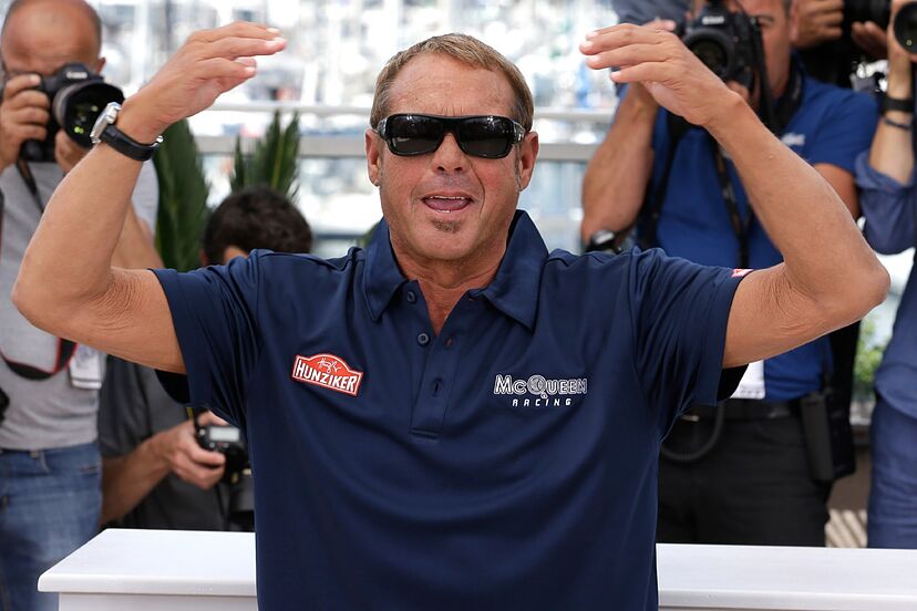 “Chad McQueen, son of legendary actor Steve McQueen, smiling at a public event. Chad, known for his roles in ‘The Karate Kid’ movies and his passion for racing, passed away at the age of 63.”